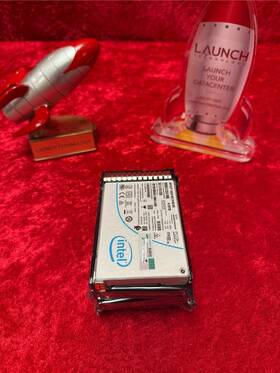 P10591-003 Hpe P13705-002 4tb Nvme X4 Scn Ds Ssd Drv Assy