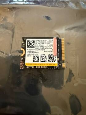 Mz-9l4256hcjq-00bd1 Samsung Pm9b1 256 Gb Nvme 30mm Solid State Drive