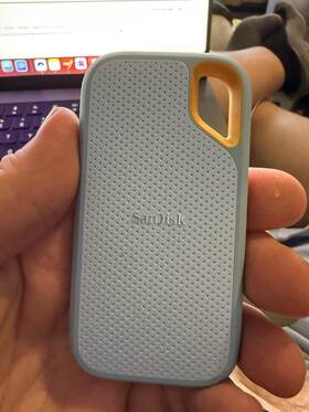 Sdssde614t00g25b Sandisk Extreme V2 4tb Portable Ssd Sdssde61-4t00 - Used No Cords Blue