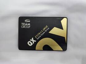 T253x7153t0c101 Team Group T253e2016t0c101 Inc 2.5 Inch Sata Iii Ssd 15.3tb In Hand And Light Use